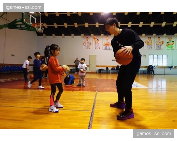篮球训练营引入全新课程，专注提升青少年球员的视野与分球技巧
